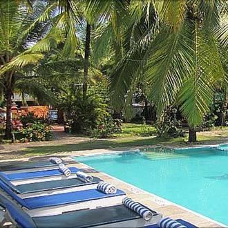 Kristal Sands Beach Resort كالانغيُت المظهر الخارجي الصورة